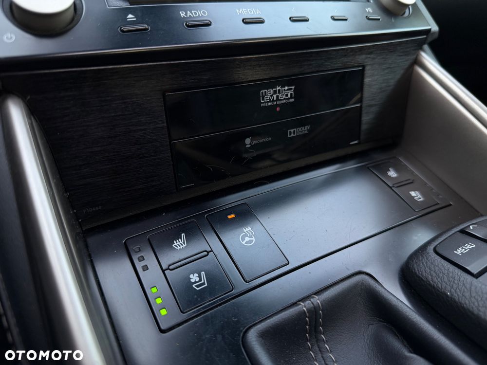 Lexus IS 300h Prestige - 12