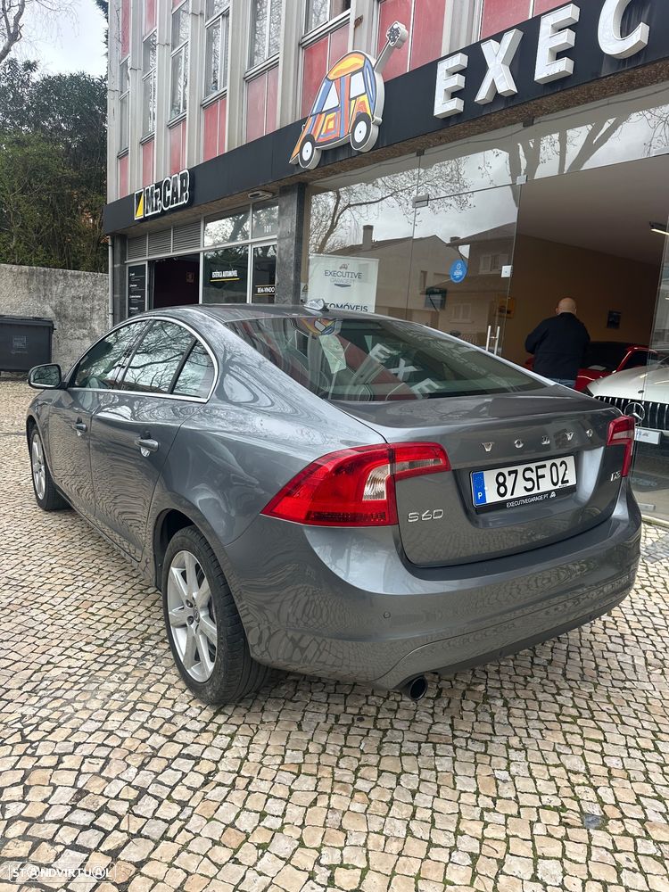 Volvo S60 2.0 D3 Momentum Geartronic - 3