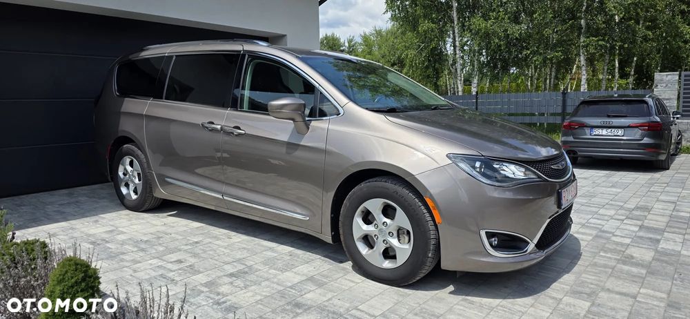 Chrysler Pacifica - 2