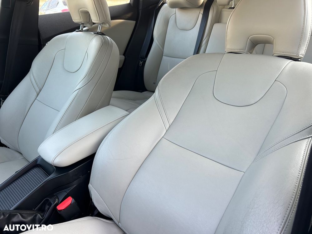 Volvo V40 D4 VEA Momentum - 4