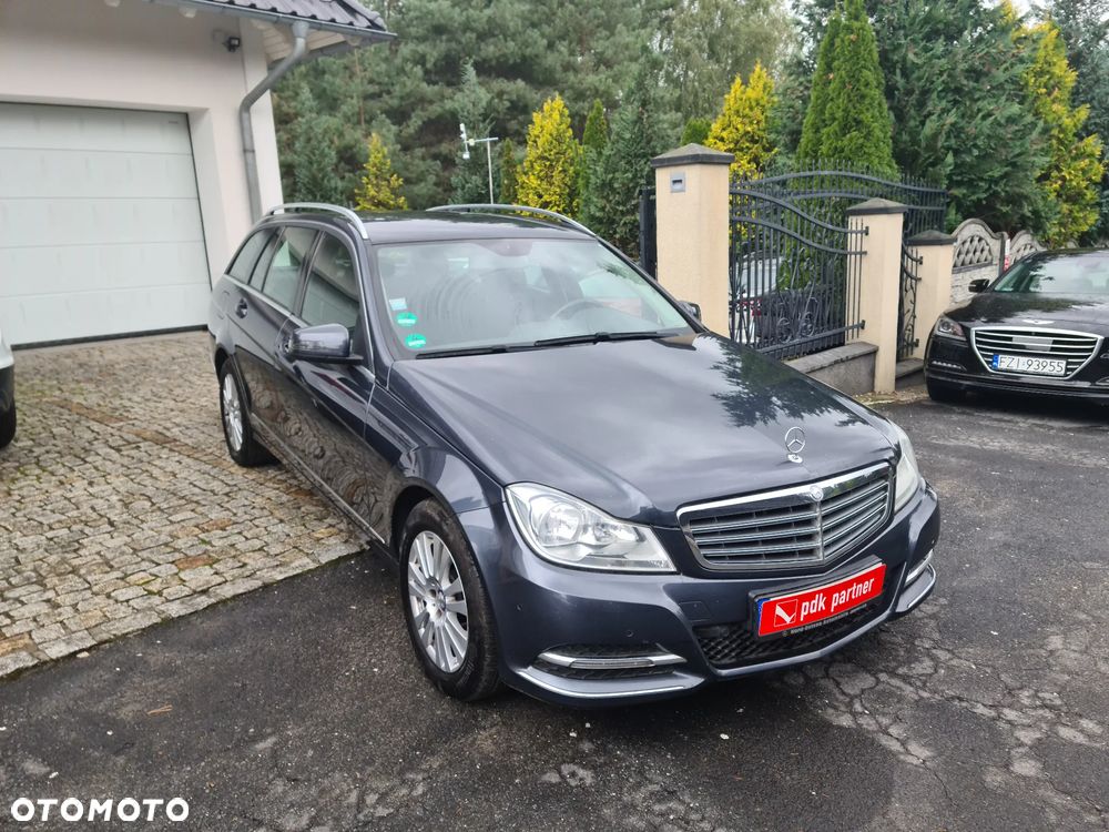 Mercedes-Benz Klasa C 180 CGI BlueEff Elegance - 4