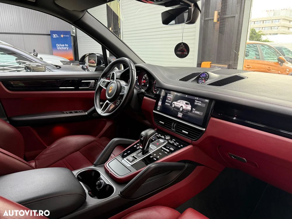 Porsche Cayenne - 30