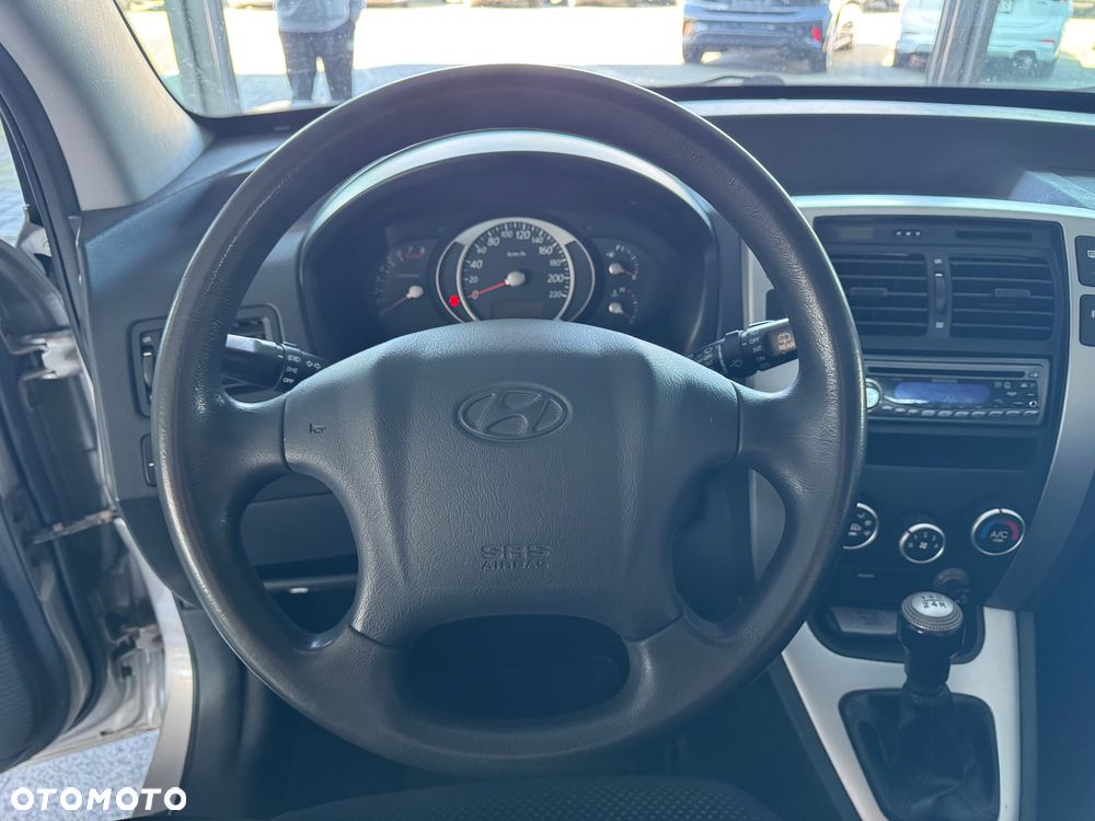 Hyundai Tucson 2.0 Comfort 2WD - 22