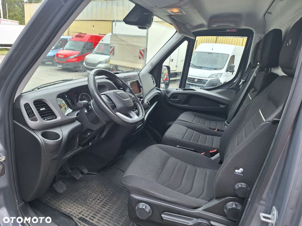 Iveco Daily 35S18 furgon 16m max długi Hak 3,5t Ledy Kamera Sklejka - 10