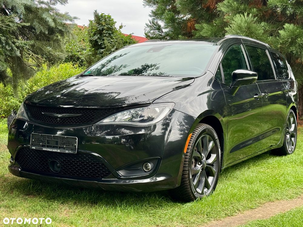 Chrysler Pacifica - 1