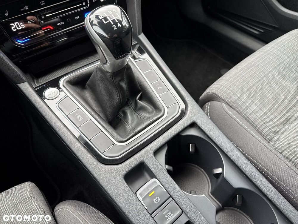 Volkswagen Passat - 16