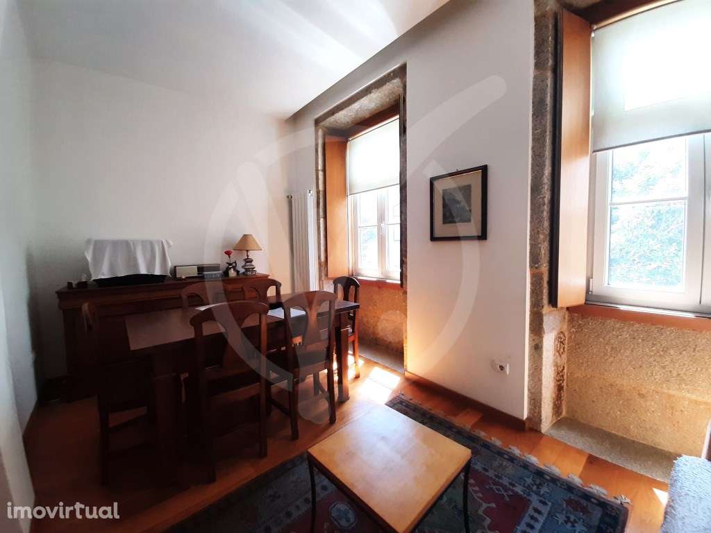 Moradia T2 Renovada com Garagem no Centro Histórico de Braga - Grande imagem: 3/22
