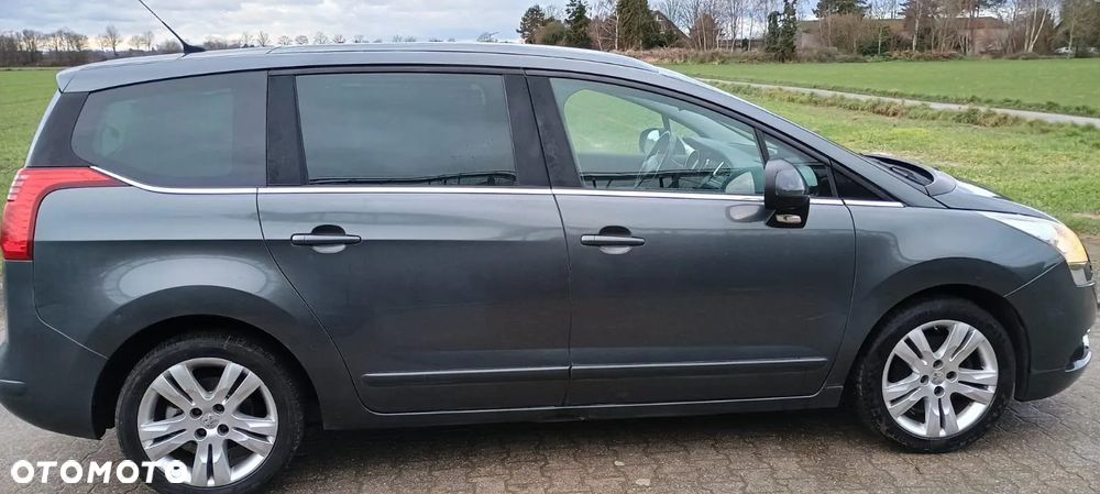 Peugeot 5008 - 8