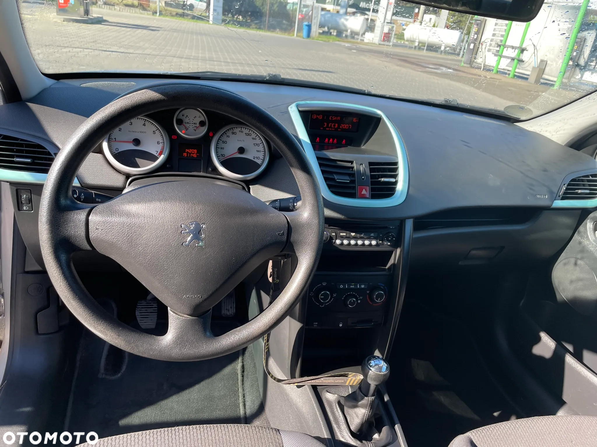 Peugeot 207 1.4 16V Trendy - 16