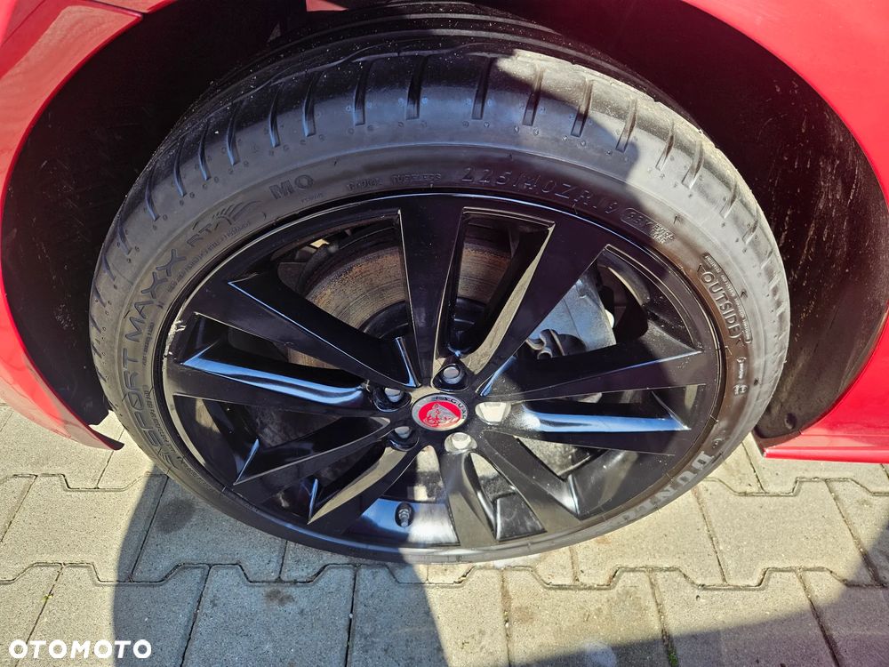 Jaguar XE 2.0 D AWD R-Sport - 6