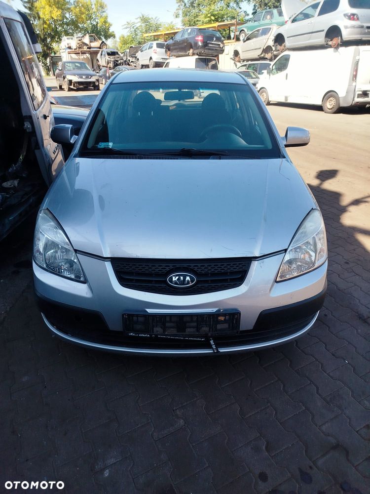 Kia Rio na części.