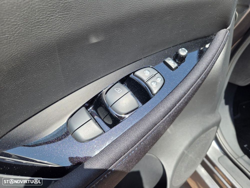 Nissan Leaf N-Connecta Two Tone - 18