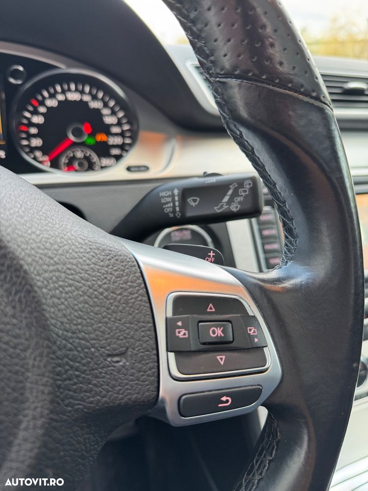 Volkswagen Passat Variant 2.0 TDI DSG BlueMotion Technology R-Line - 26