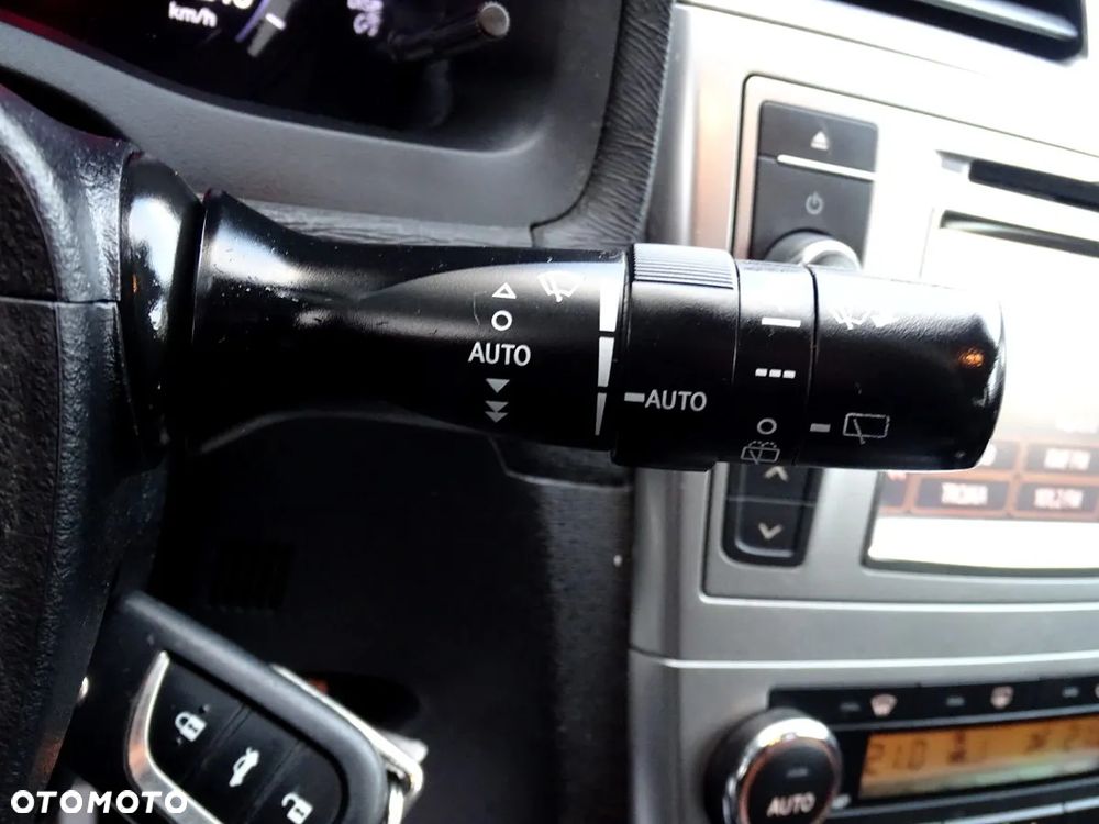 Toyota Avensis 2.0 D-4D - 19