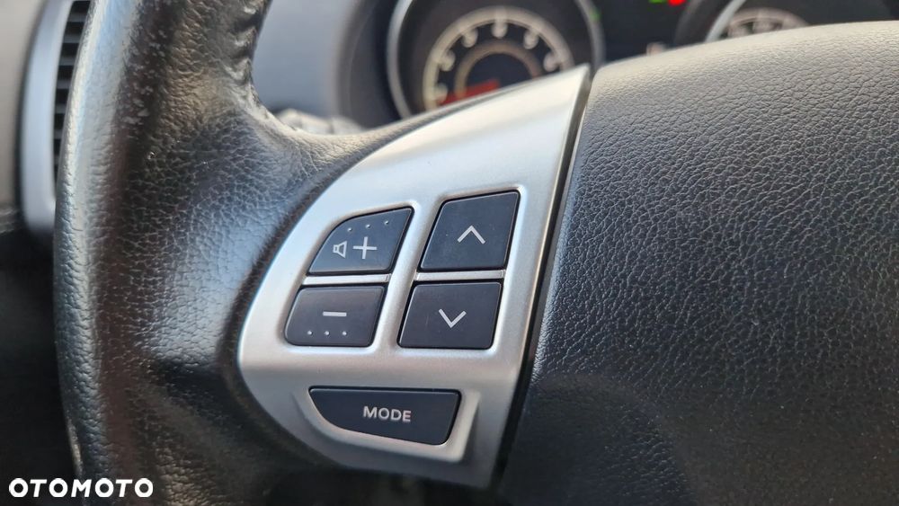 Mitsubishi Outlander 2.0 Intense 2WD - 21