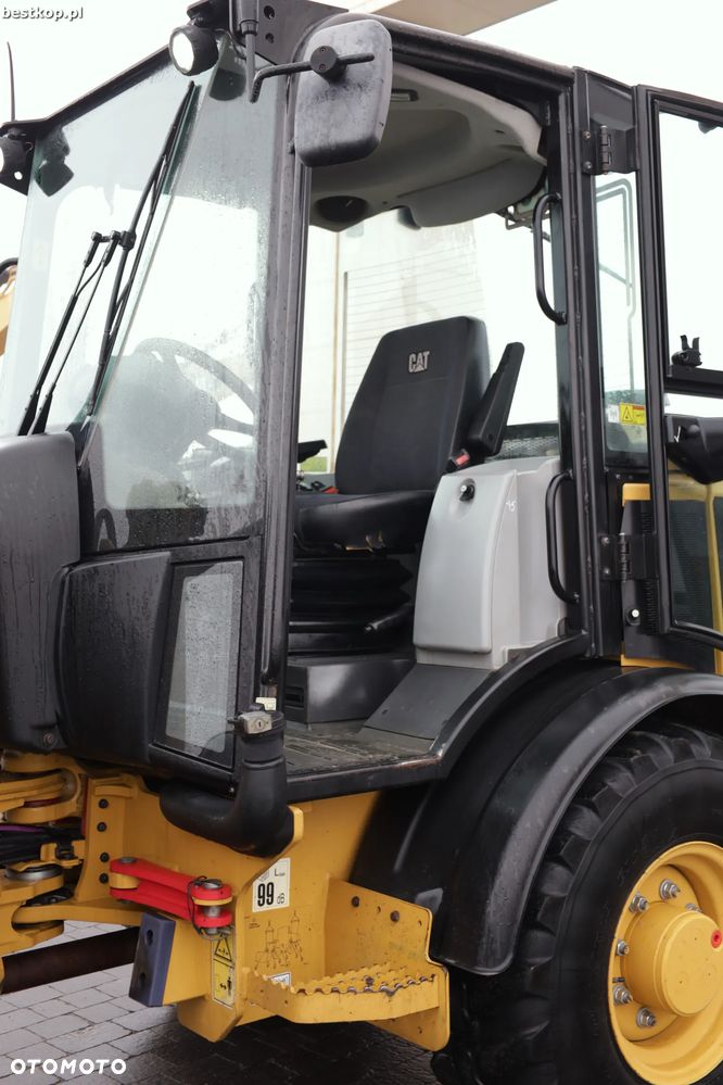 Caterpillar CAT 906M - 22