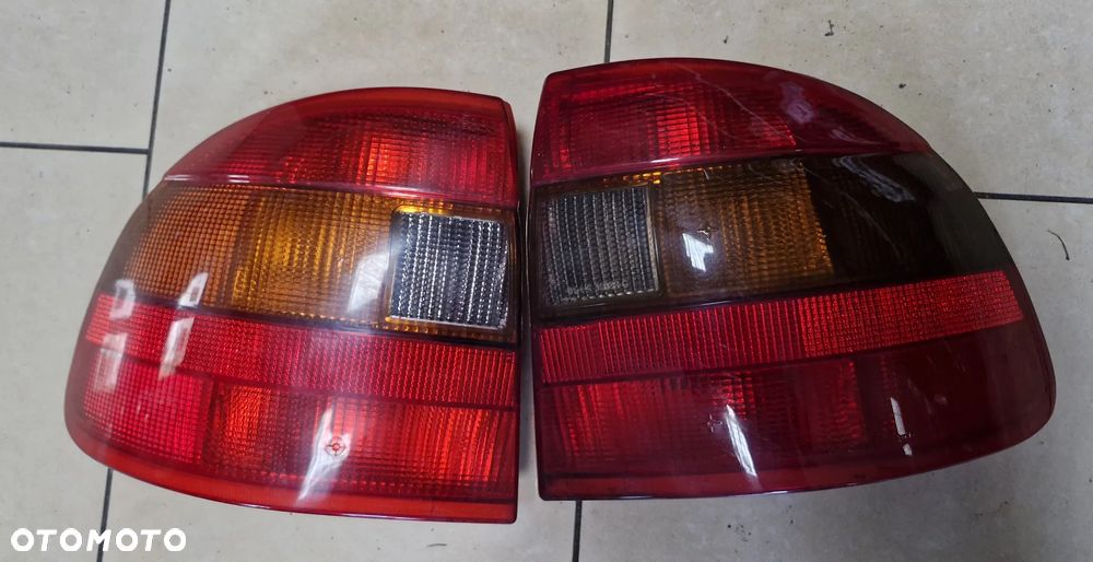 lampa tylna / lampy tylne / tył prawa lewa / Opel Astra F (sedan)