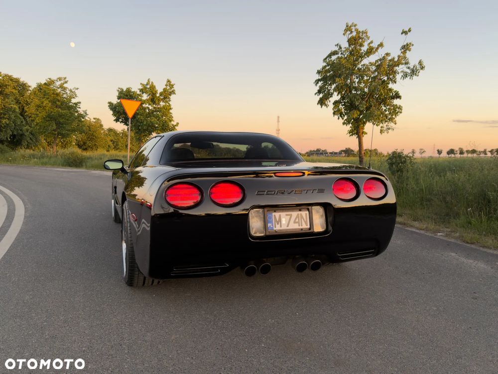 Chevrolet Corvette - 32