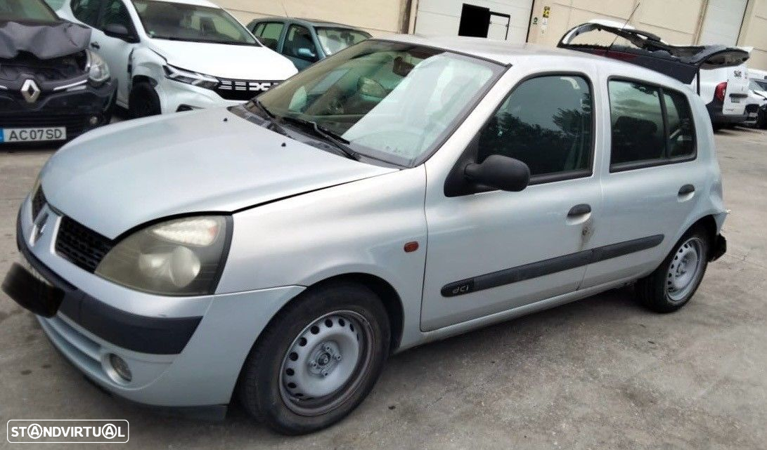 Renault Clio 1.5 DCI de 2002 disponível para peças - 2