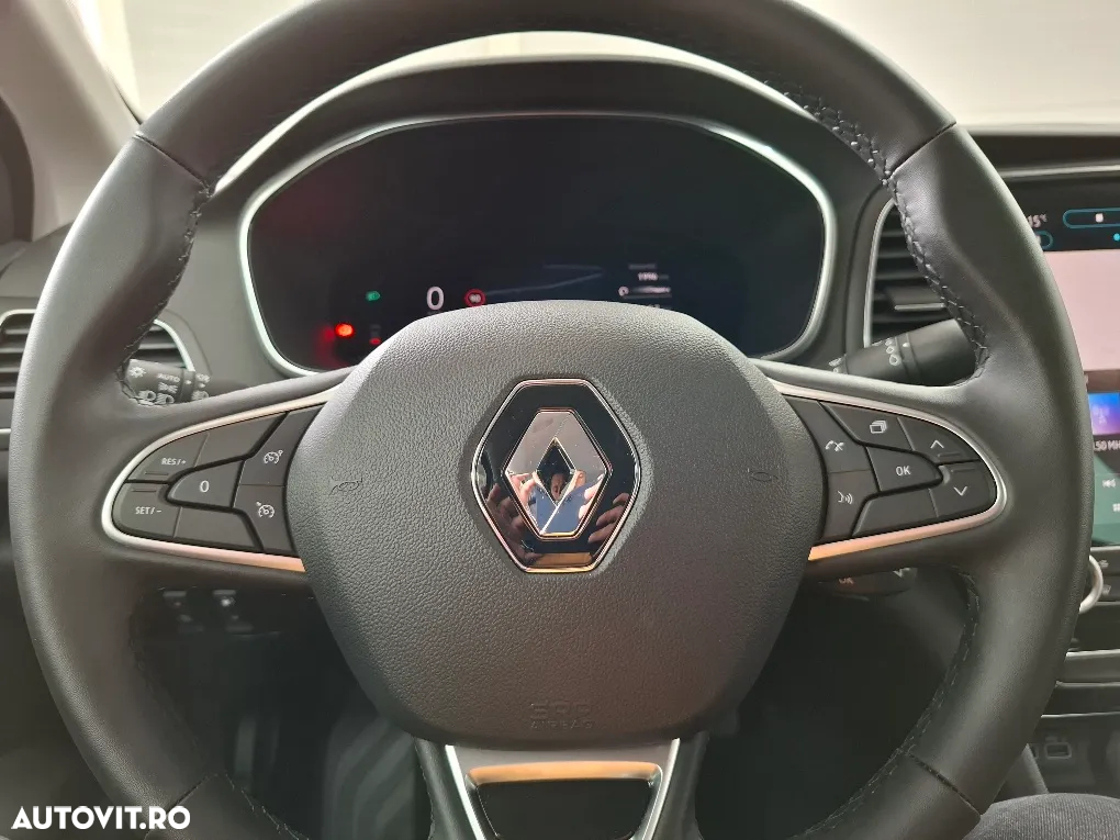 Renault Megane TCe 140 GPF Techno - 23