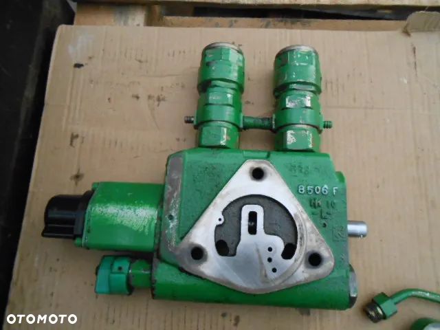 Sekcja 300 blok hydrauliczny 8506F John Deere 6920 - 1