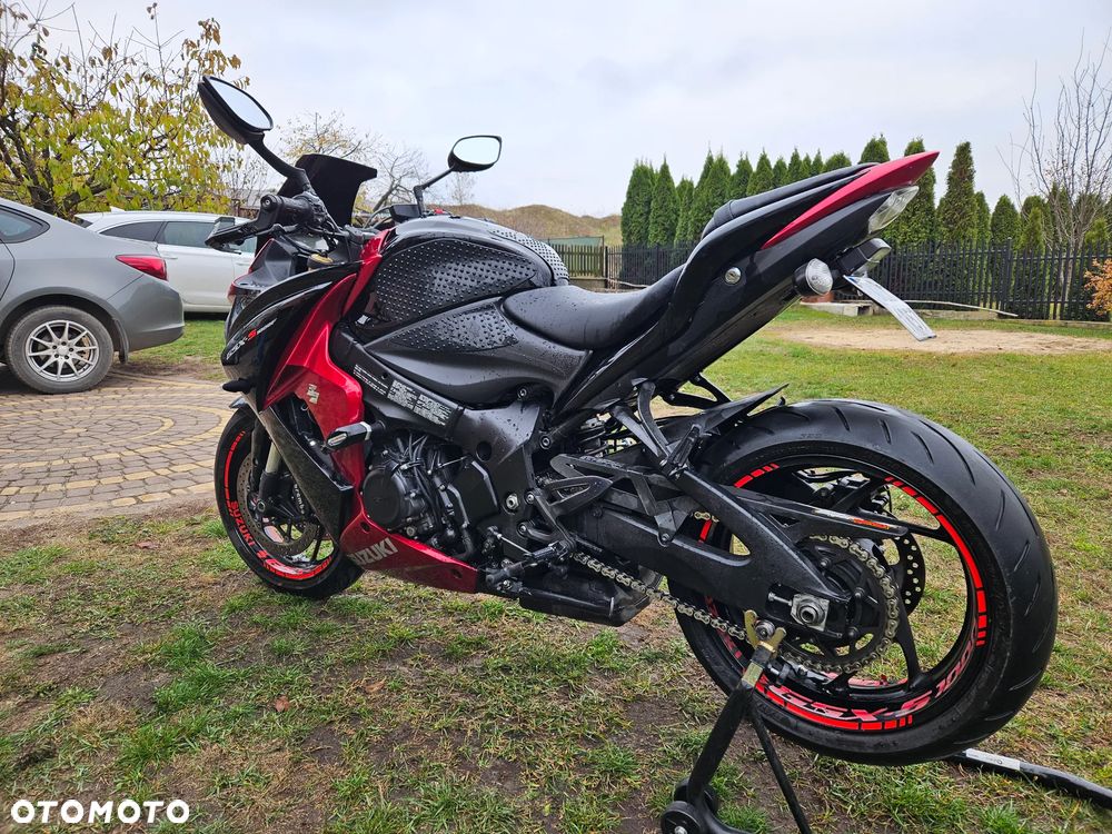 Suzuki GSX 1000 - 4