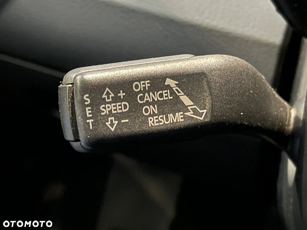 Volkswagen Passat Variant 2.0 TDI DPF BlueMot Comfortline - 23