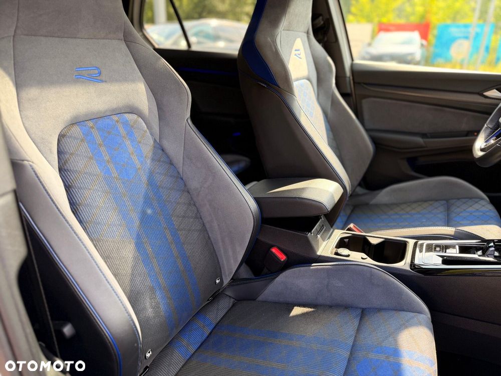 Volkswagen Golf - 25