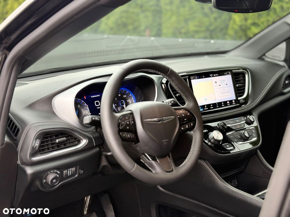 Chrysler Pacifica - 11