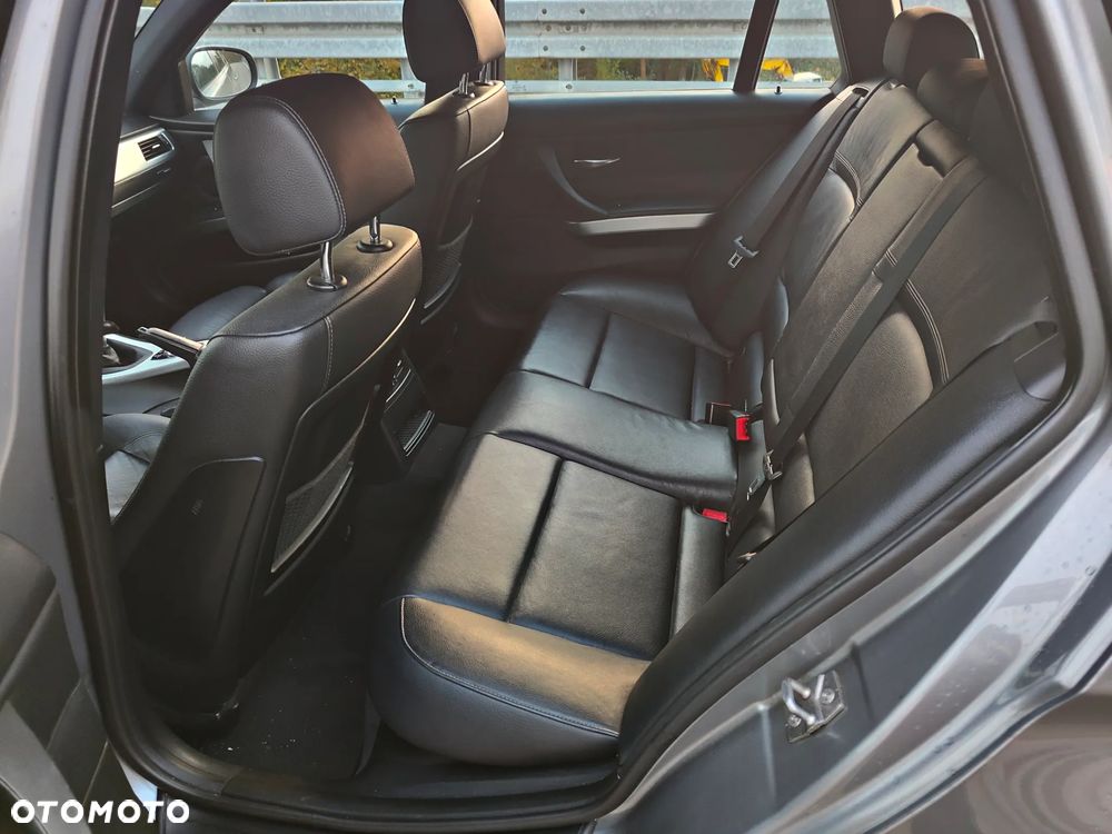 BMW Seria 3 320d Efficient Dynamics - 26