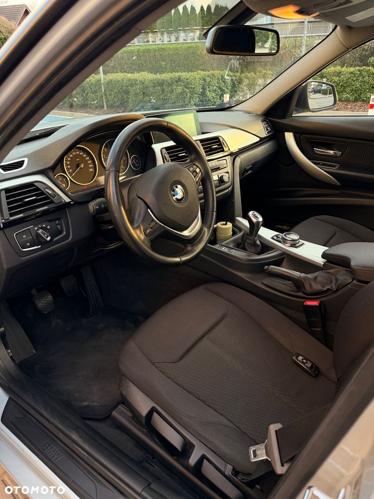 BMW Seria 3 320i Sport Line - 11