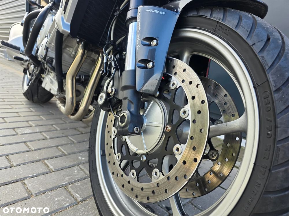 Yamaha FZ - 27