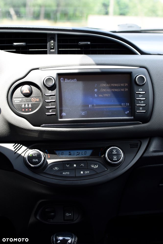 Toyota Yaris Hybrid 100 Premium - 35