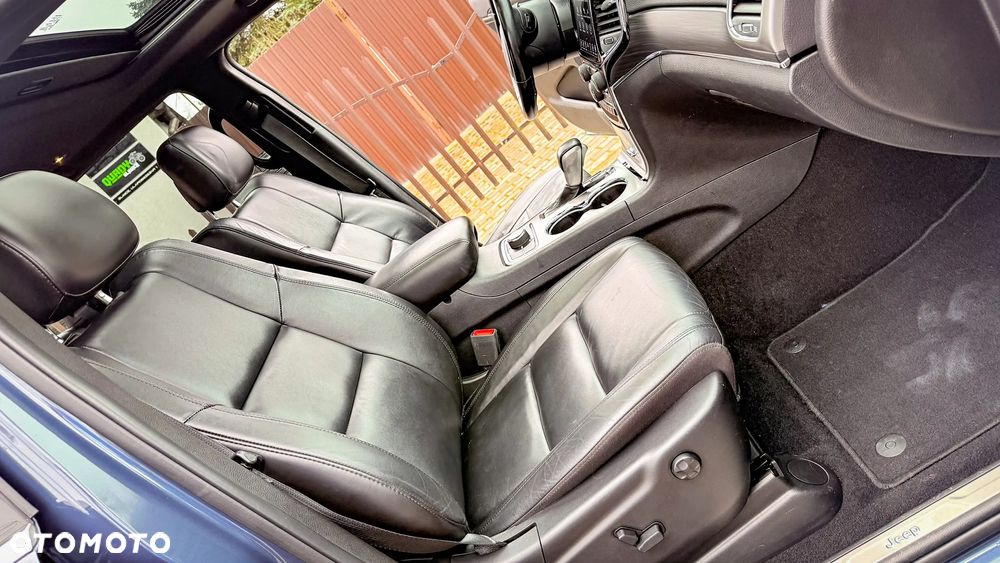 Jeep Grand Cherokee - 35