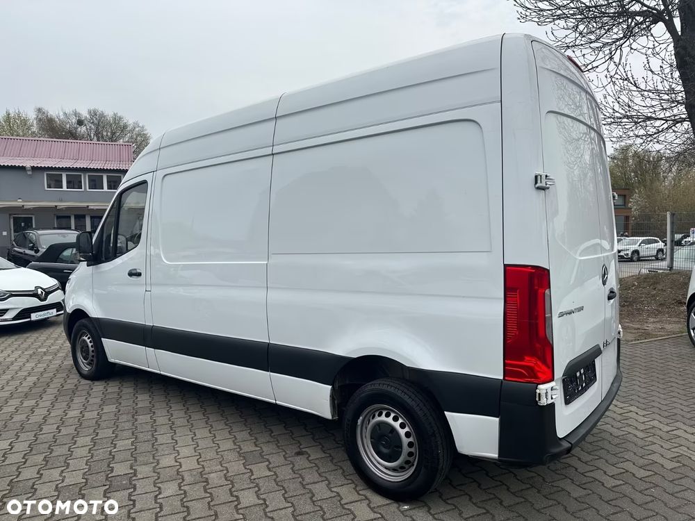 Mercedes-Benz Sprinter - 2