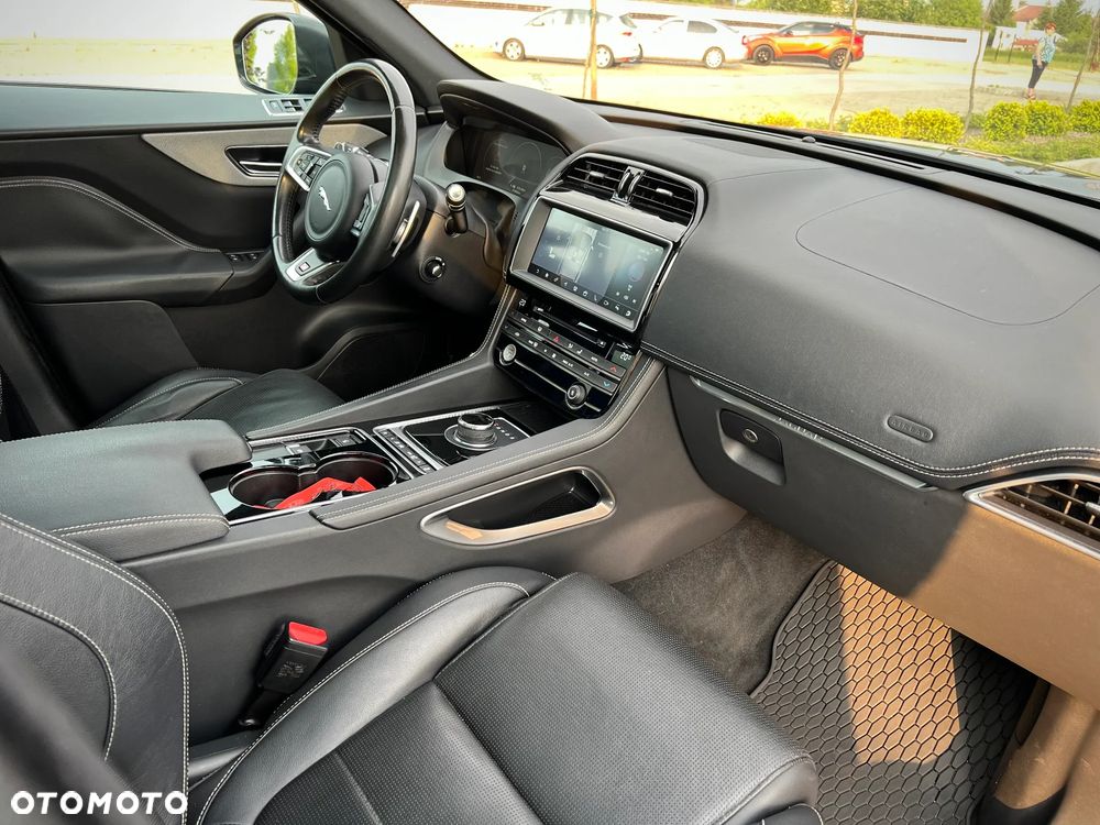 Jaguar F-Pace 3.0 V6 AWD S - 23
