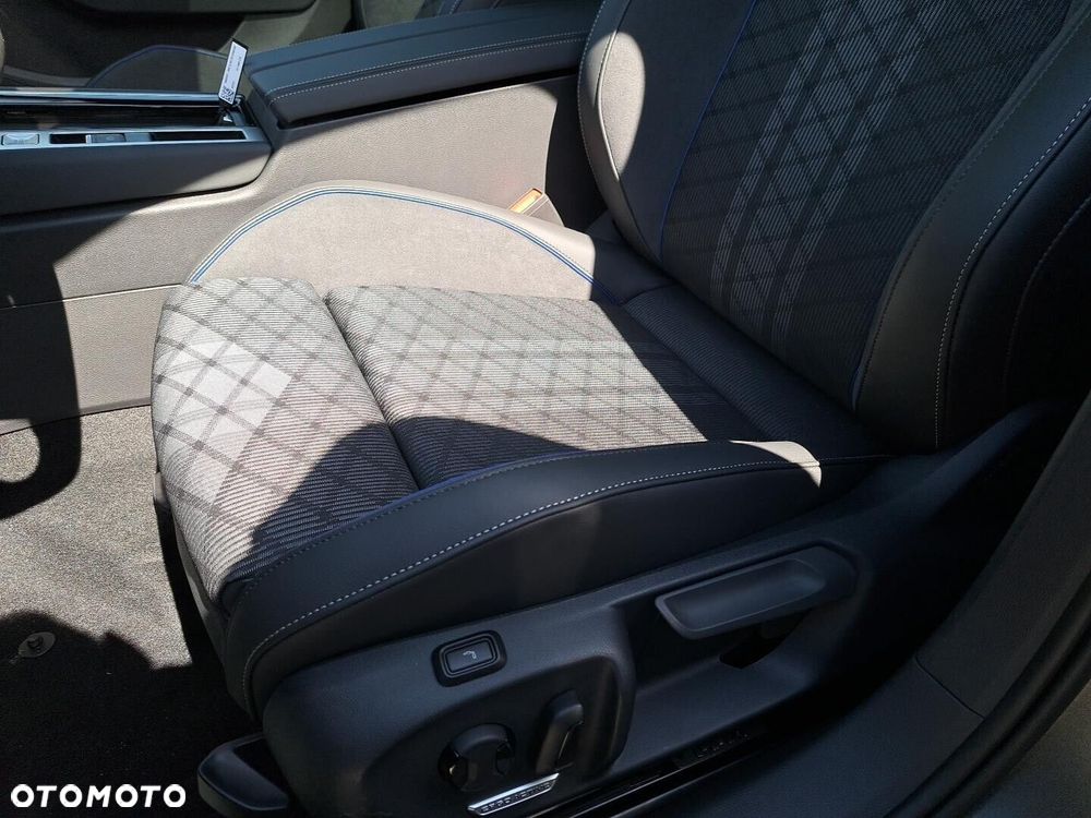 Volkswagen Passat - 12