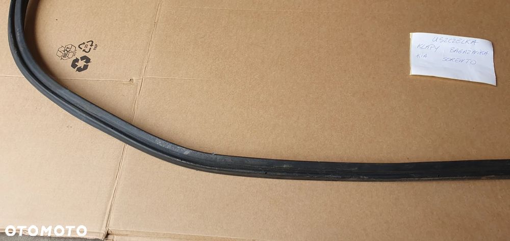 Uszczelka klapy bagażnika Kia Sorento I - 3