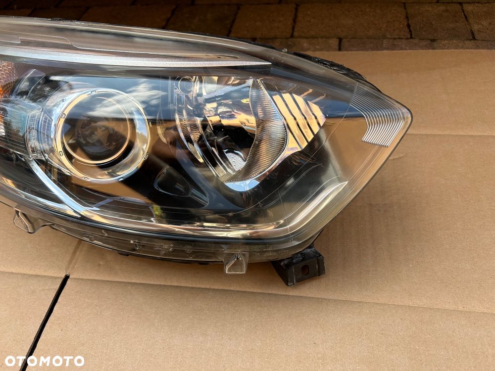 Renault Captur I lampa prawy przód europa 260102734R uszkodzona - 4