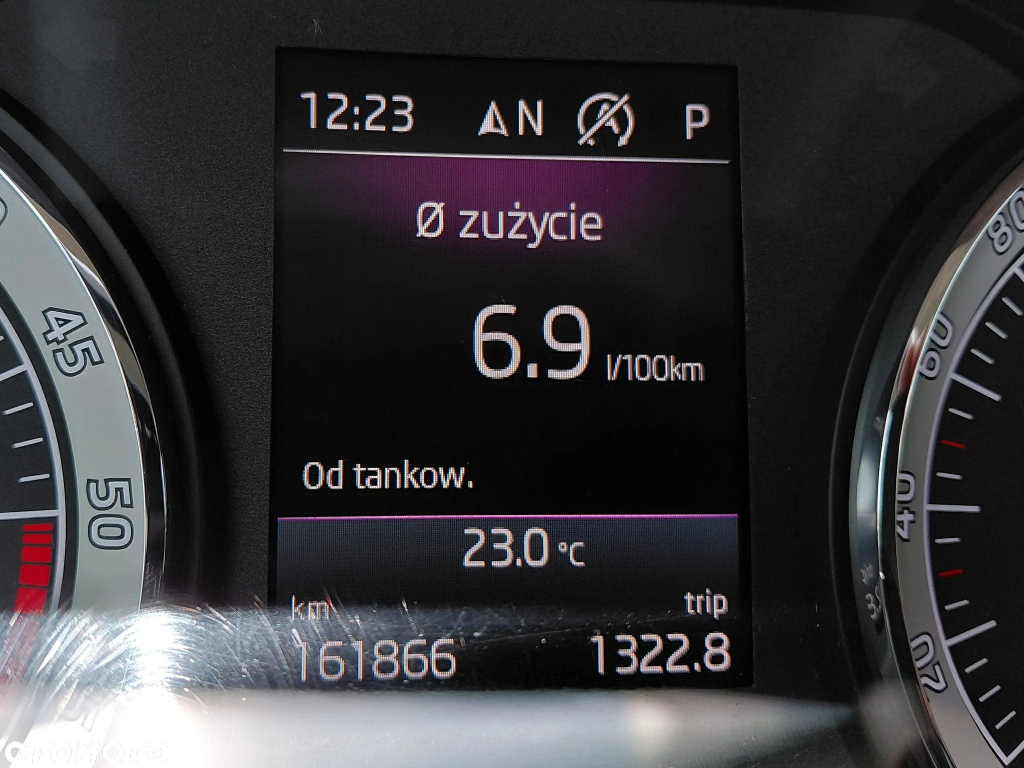 Skoda Karoq 2.0 TDI SCR 4x4 Style DSG - 9