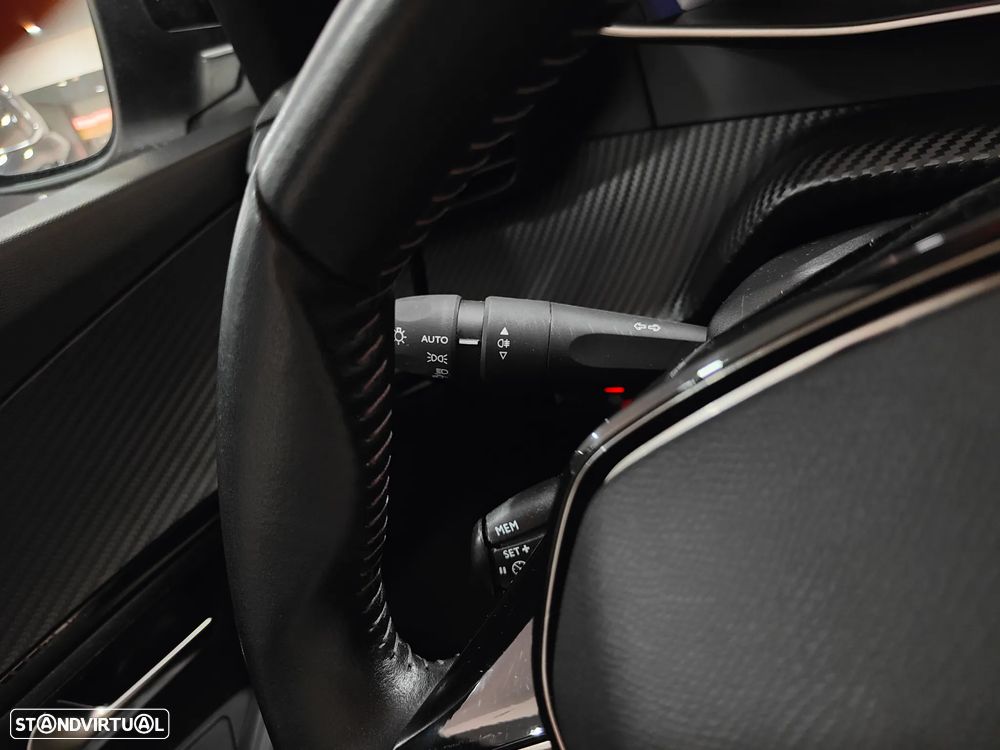 Peugeot 2008 1.2 PureTech Allure - 54