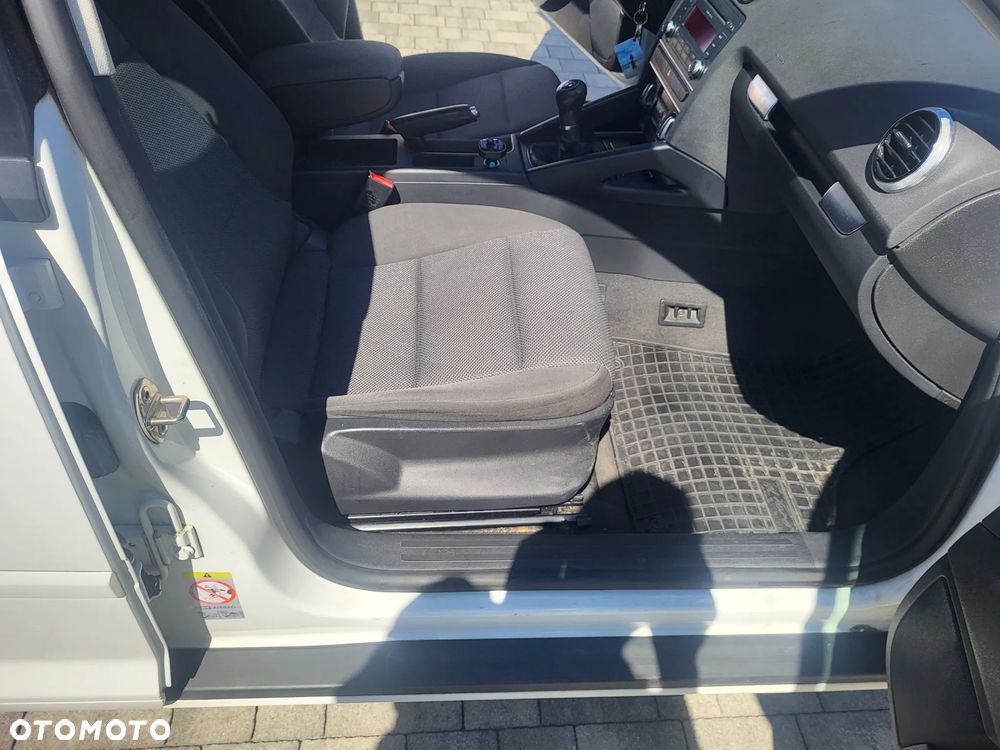 Audi A3 Sportback 1.6 TDI DPF Ambiente - 13
