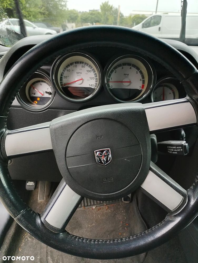 Dodge Challenger - 10