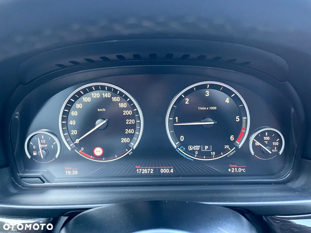BMW Seria 5 520d xDrive - 28