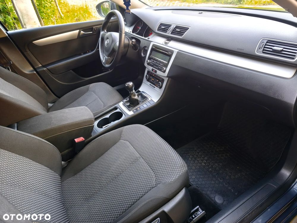Volkswagen Passat 1.6 TDI DPF BlueMot Trendline - 6