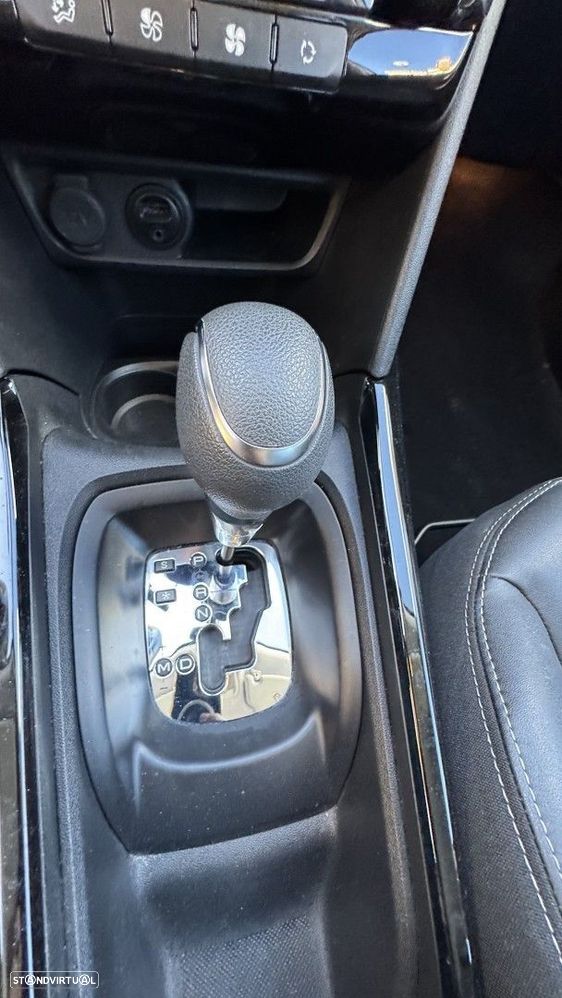 Peugeot 2008 1.2 PureTech Allure EAT6 - 22