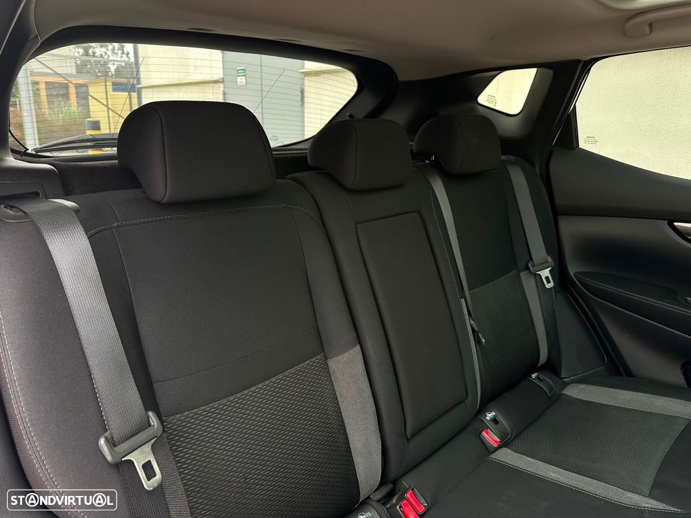 Nissan Qashqai 1.5 dCi N-Connecta J18 - 10