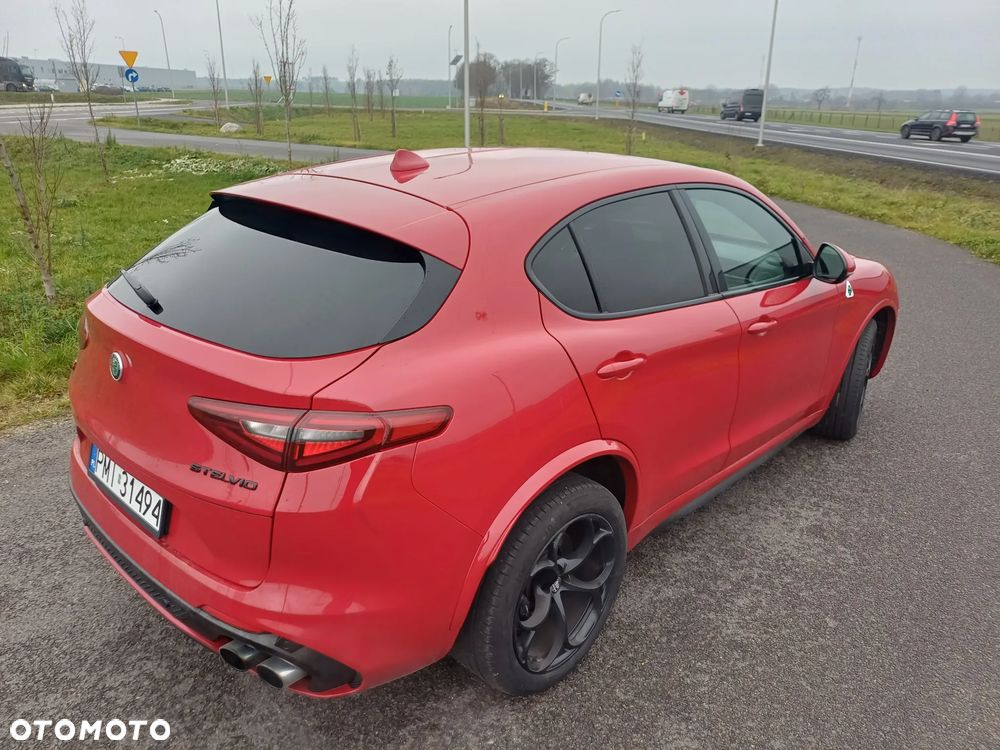 Alfa Romeo Stelvio V6 2.9 Bi-Turbo AT8-Q4 Quadrifoglio - 16