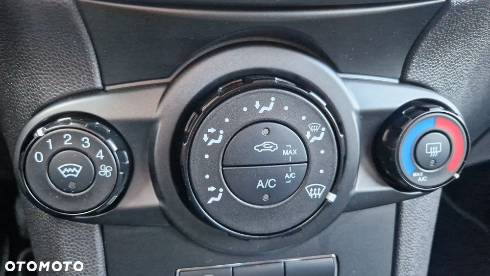 Ford Fiesta 1.0 EcoBoost Titanium - 21