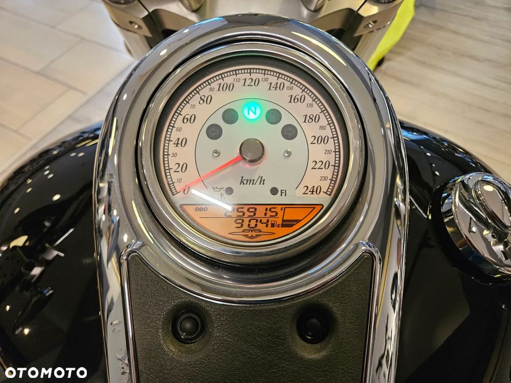 Suzuki Intruder - 10